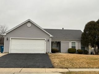30 Burgess Dr, Glendale Heights, IL 60139