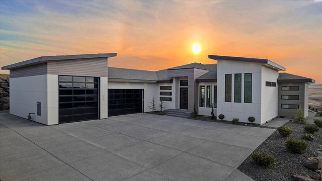 2243 S  Wilson Pl, Kennewick, WA 99338