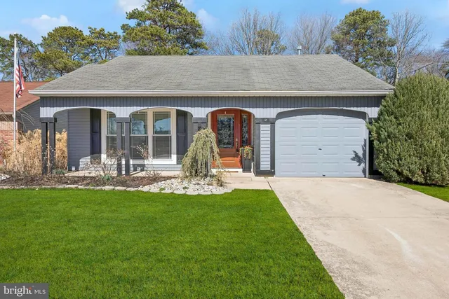 20 Buxton Ct, Southampton, NJ 08088