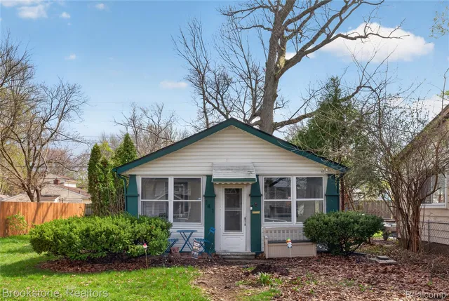 141 W  Granet Ave, Hazel Park, MI 48030
