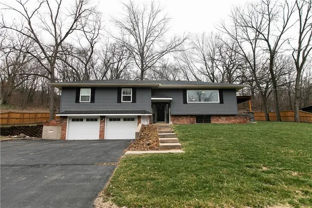 12108 NW 66th St, Kansas City, MO 64152