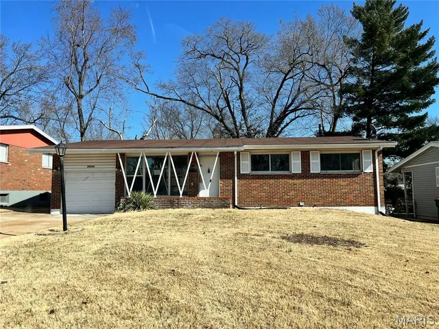 10224 Viscount Dr, Saint Louis, MO 63136
