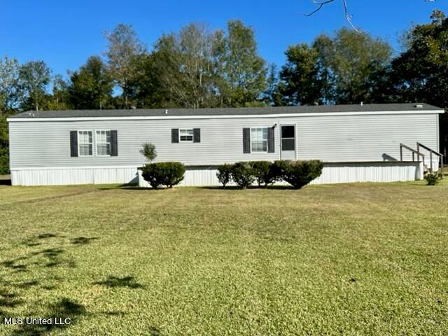 109 1st Ave, Carriere, MS 39426