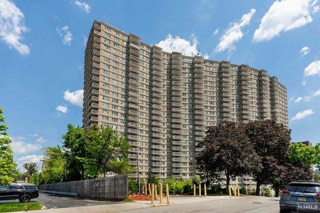 555 North Ave  #22S, Fort Lee, NJ 07024