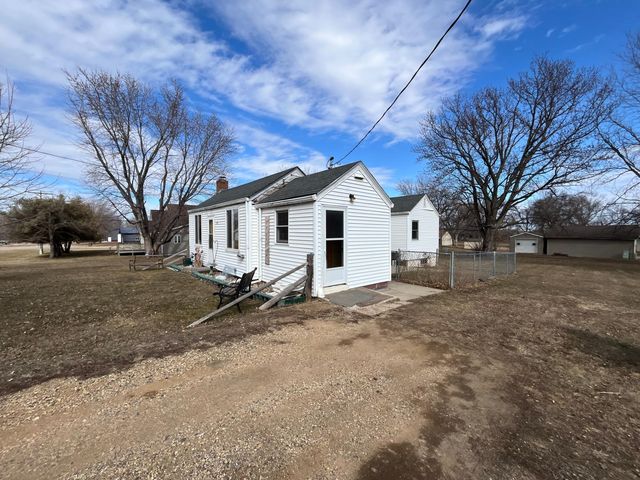 130 Main St, Currie, MN 56123