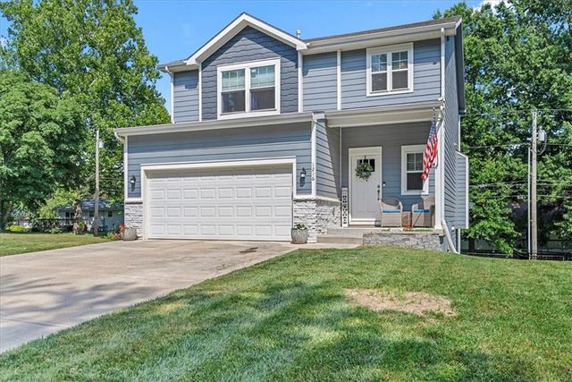 1216 Walnut St, Eudora, KS 66025