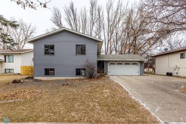 2009 30th Ave S, Fargo, ND 58103