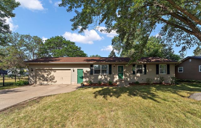 1683 Clarence St N, Maplewood, MN 55109