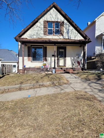 317 W  1st St, Sioux City, IA 51103