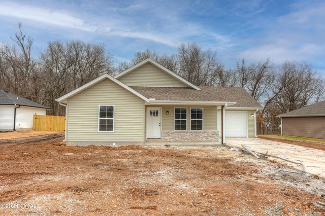 2025 Lakeview, Carthage, MO 64836