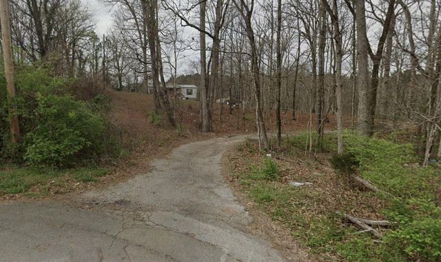 92 Neal Dr, Rossville, GA 30741