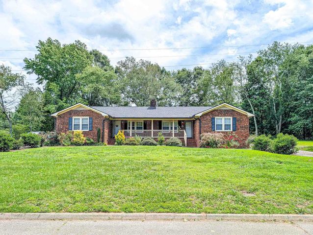 129 Pisgah Dr, Spartanburg, SC 29303