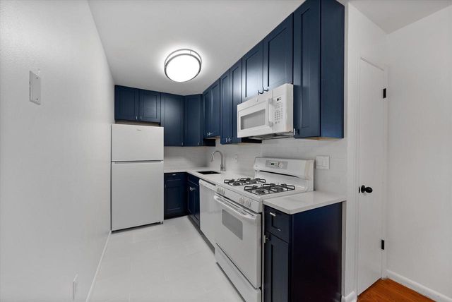 2025 East Greenwich AVENUE #122, Milwaukee, WI 53211