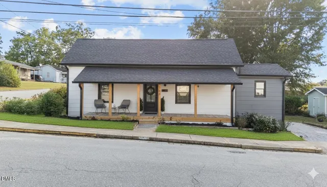 303 W  2nd St, Clayton, NC 27520