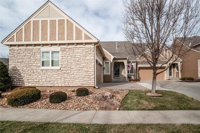 7866 W  157th Ter, Overland Park, KS 66223
