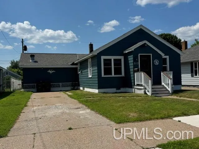 512 S  18th St, Escanaba, MI 49829