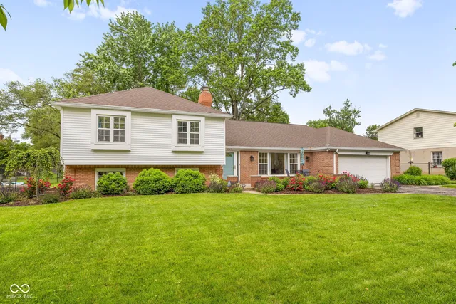 6542 Grosvenor Pl, Indianapolis, IN 46220