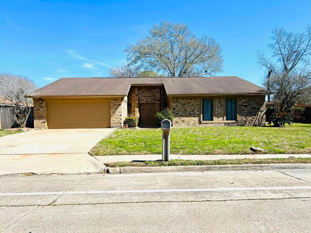 1070 Shakespeare Dr, Beaumont, TX 77706
