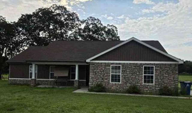 12 Paradise St, Benton, MO 63736