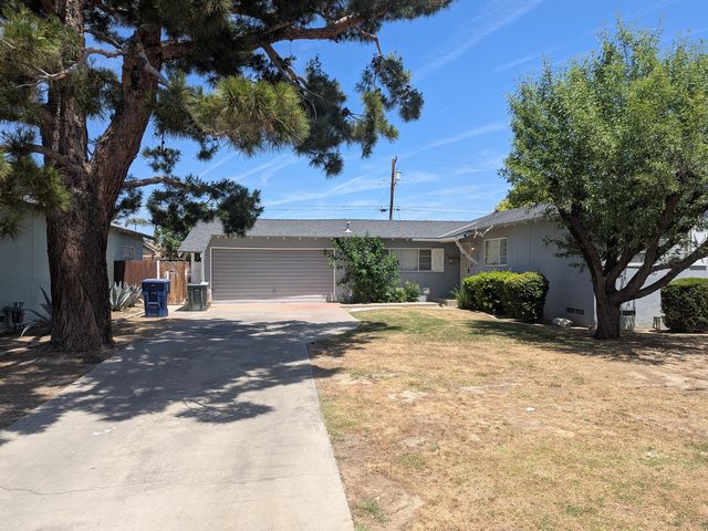 2208 Holden Way, Bakersfield, CA 93304