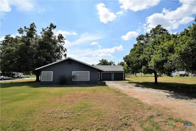 46 Garcitas St, Vanderbilt, TX 77991