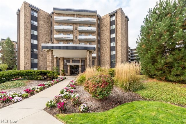 2202 Acacia Park Dr #2317, Lyndhurst, OH 44124