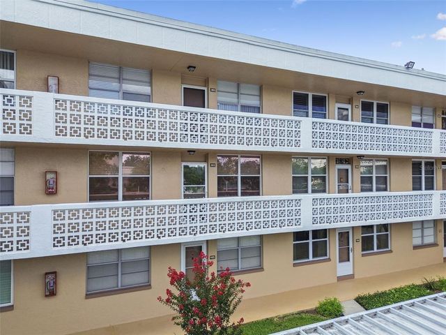 5095 Bay St NE #103, Saint Petersburg, FL 33703