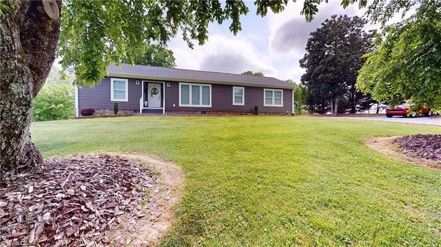 118 Ridgeview Dr, Mount Airy, NC 27030