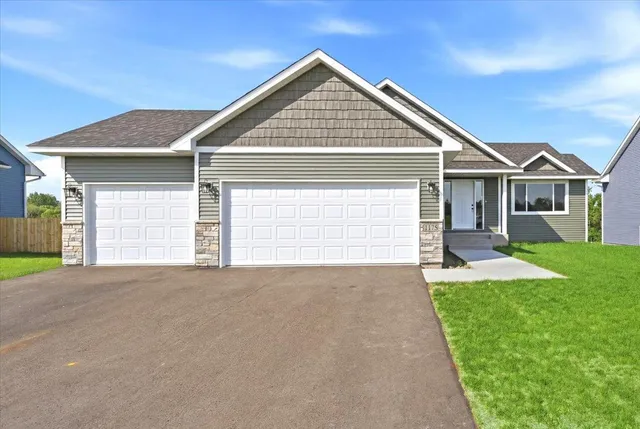 1175 Wisteria Ln, New Richmond, WI 54017