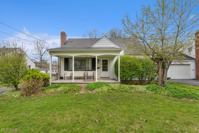 4649 Waseka Ln, Youngstown, OH 44512