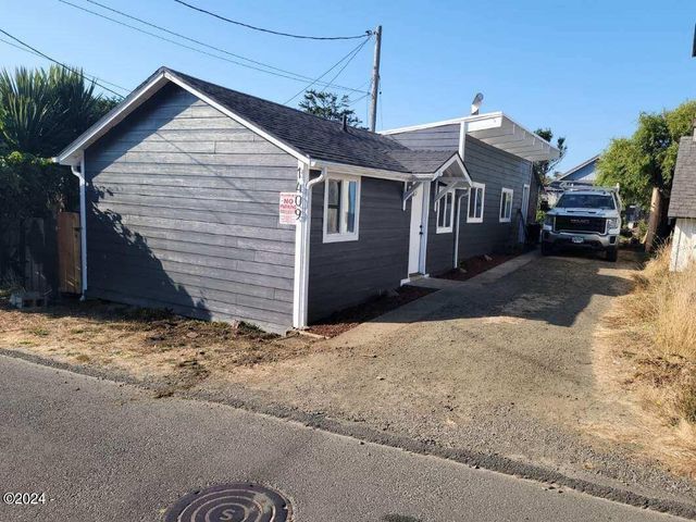 1409 NW 14th St, Lincoln City, OR 97367