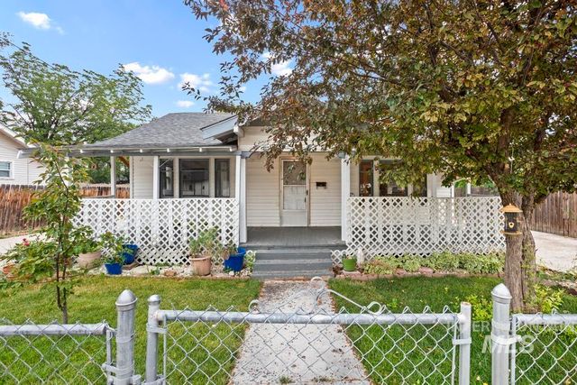 1107 Rosenlof Ave, Nampa, ID 83687