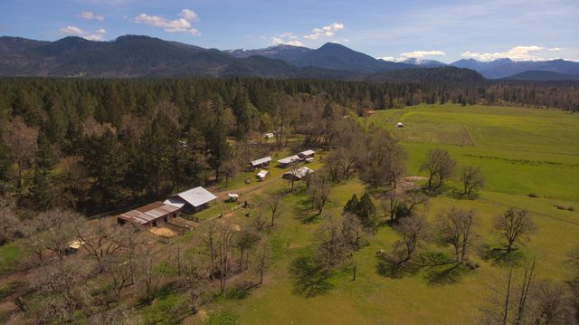 5048 Takilma Rd, Cave Junction, OR 97523