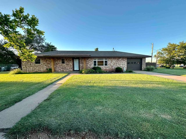 310 4th St, Fort Supply, OK 73841