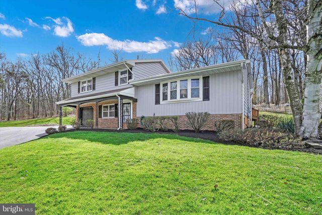 3795 Starview Rd, Mount Wolf, PA 17347