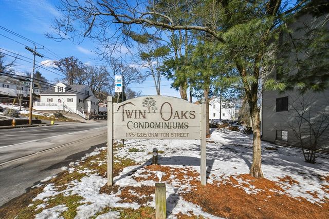 1195 Grafton St #1, Worcester, MA 01604