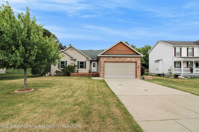 416 Clearwater Dr, Perry, MI 48872