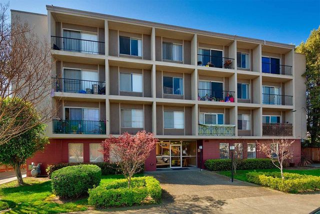 2020 Santa Clara Ave, Alameda, CA 94501