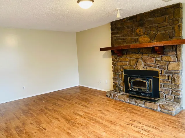 2112 W  Harvard St, Siloam Springs, AR 72761