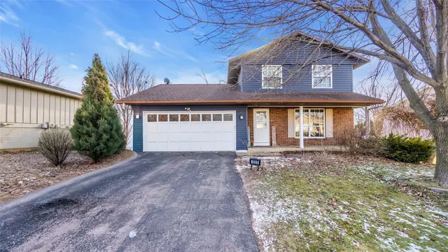 327 Boyson Rd NE, Cedar Rapids, IA 52402