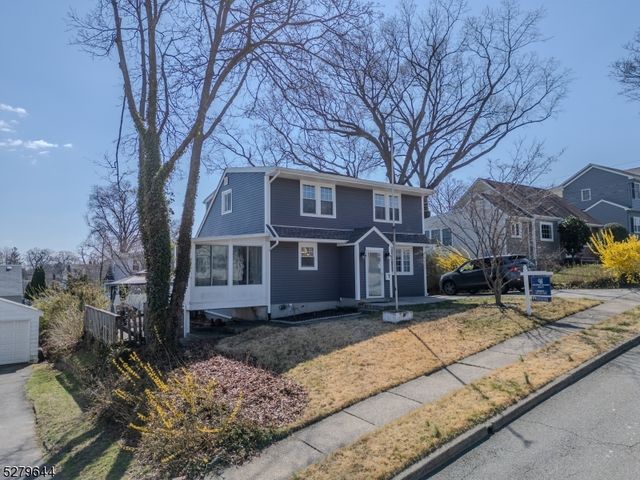 9 Woodsend Rd, Clifton, NJ 07012