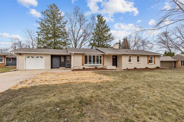 232 East Alta Loma CIRCLE, Thiensville, WI 53092