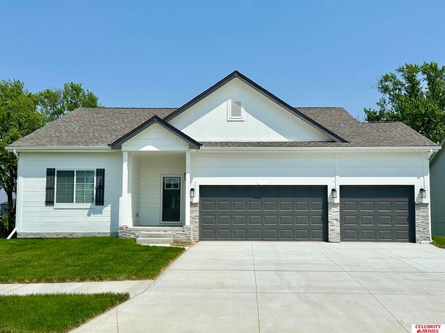 12111 S  107th Ave, Papillion, NE 68046