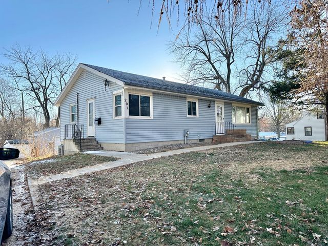 207 11th St SE, Waseca, MN 56093