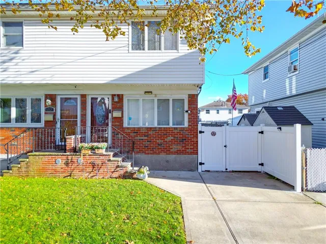 72 Zoe St, Staten Island, NY 10305