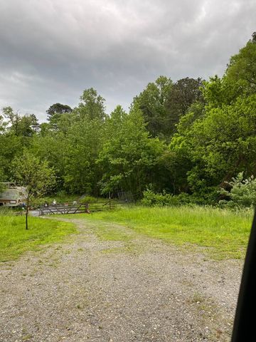 71 Upward Rd, East Flat Rock, NC 28726