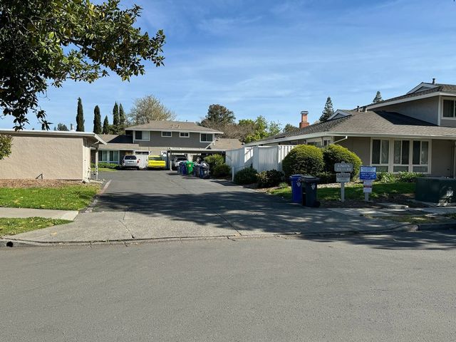 39 Belvedere Ct, Napa, CA 94559