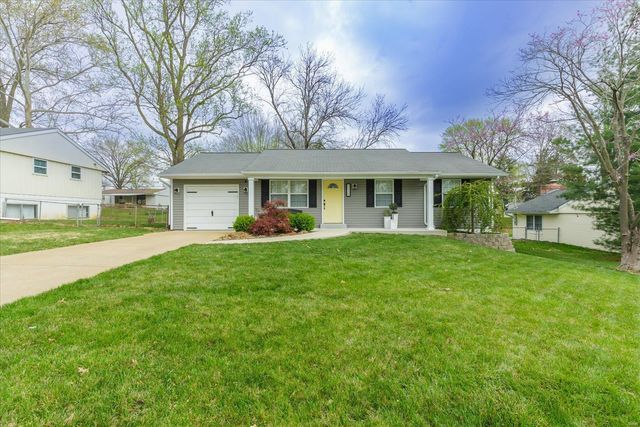 1115 Dauphine Ln, Manchester, MO 63011