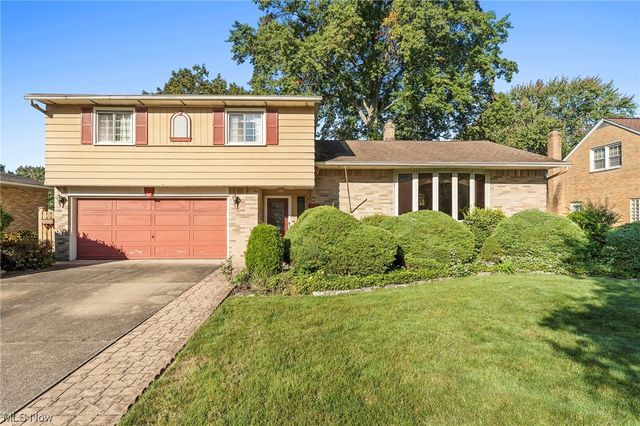 5380 Sunset Oval, North Olmsted, OH 44070
