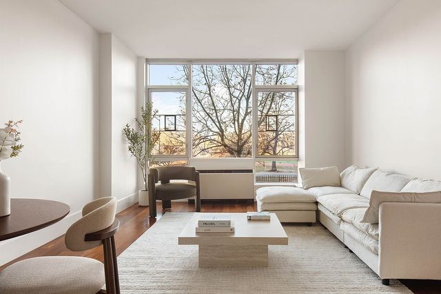 30 Bayard St #2A, Brooklyn, NY 11211